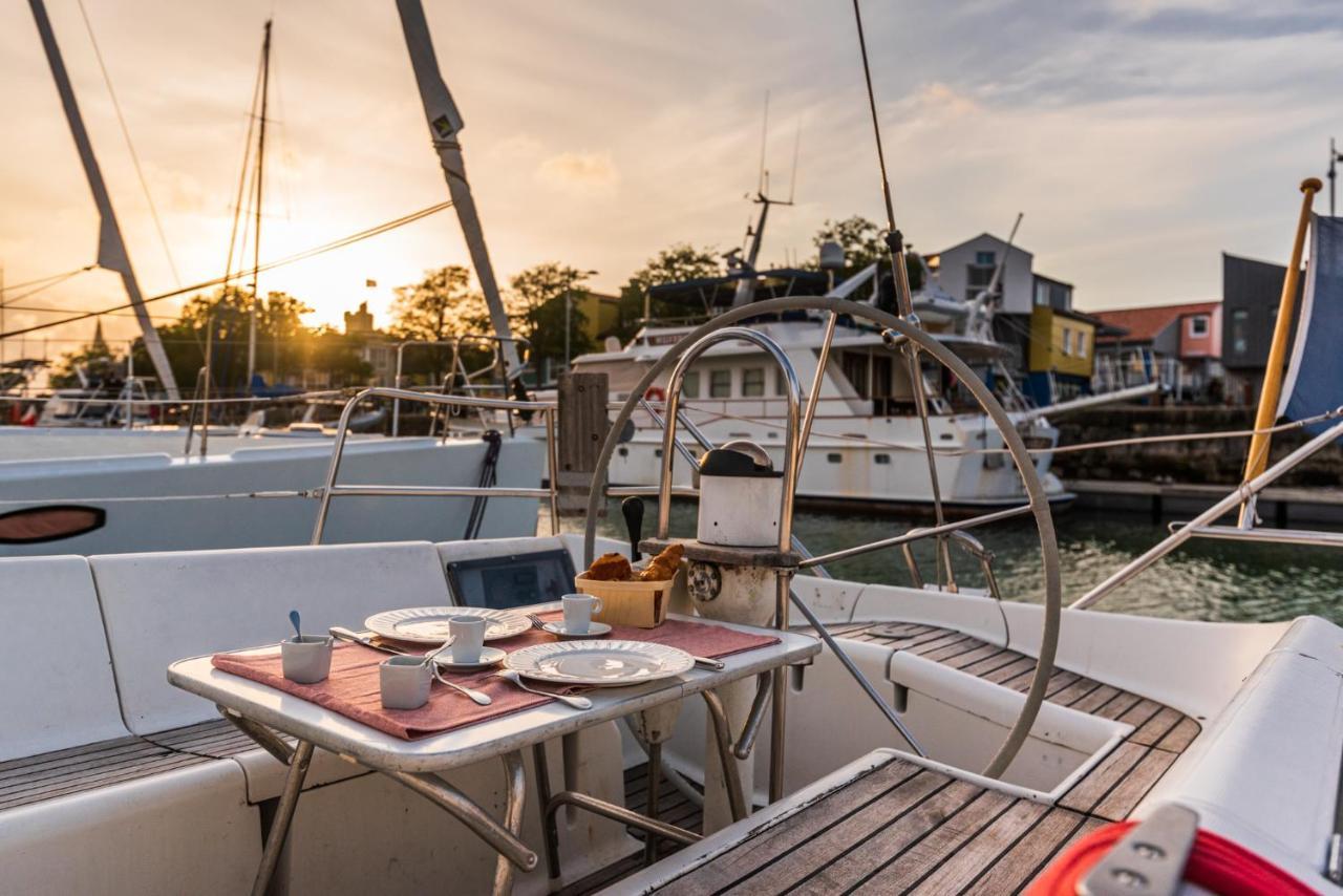 Nuit Sur Un Bateau La Rochelle (Charente-Maritime) Exterior foto